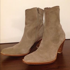 Via Spiga Beautiful Suede Boots 6 1/2M